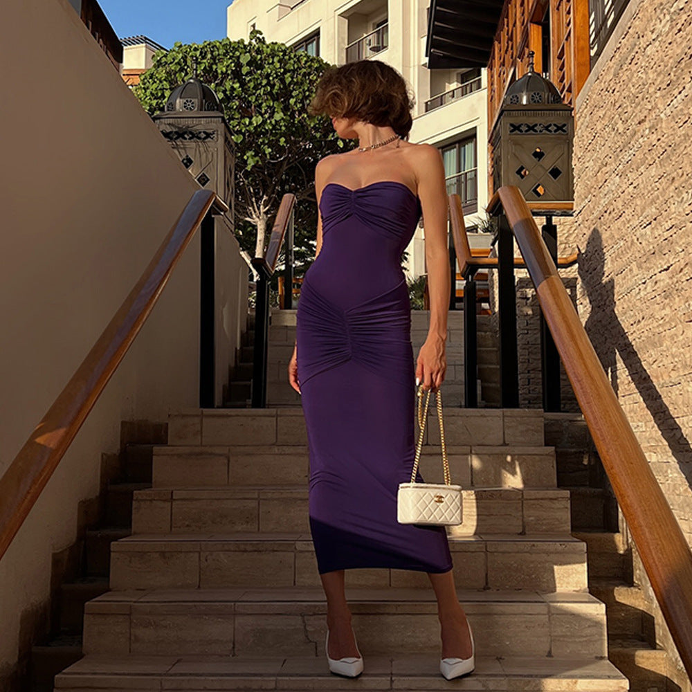 Vestido de noche plisado de color liso con espalda descubierta y top de tubo ajustado
