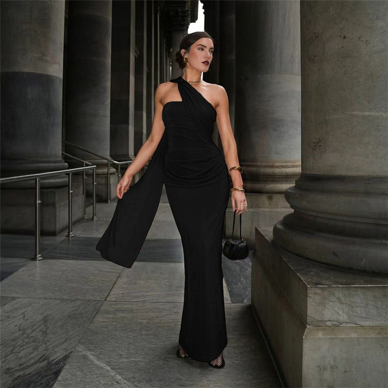 Vestido de noche largo de color liso con escote halter, plisado y lazo en la espalda, ajustado y sin espalda