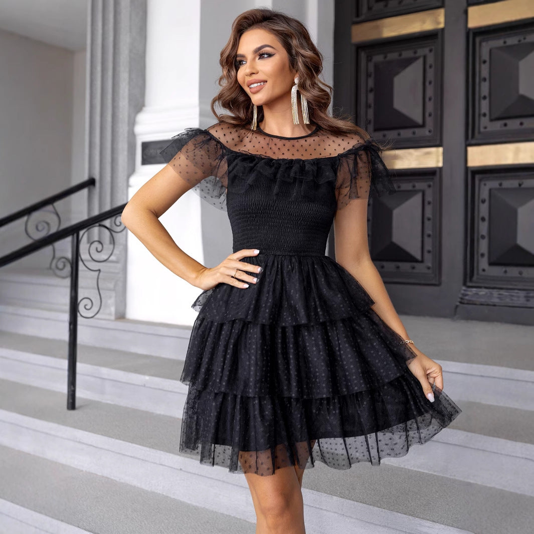 Vestido de fiesta con lunares y camisa de malla con cuello de hombros descubiertos