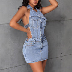 Vestido vaquero con espalda descubierta y cuello halter