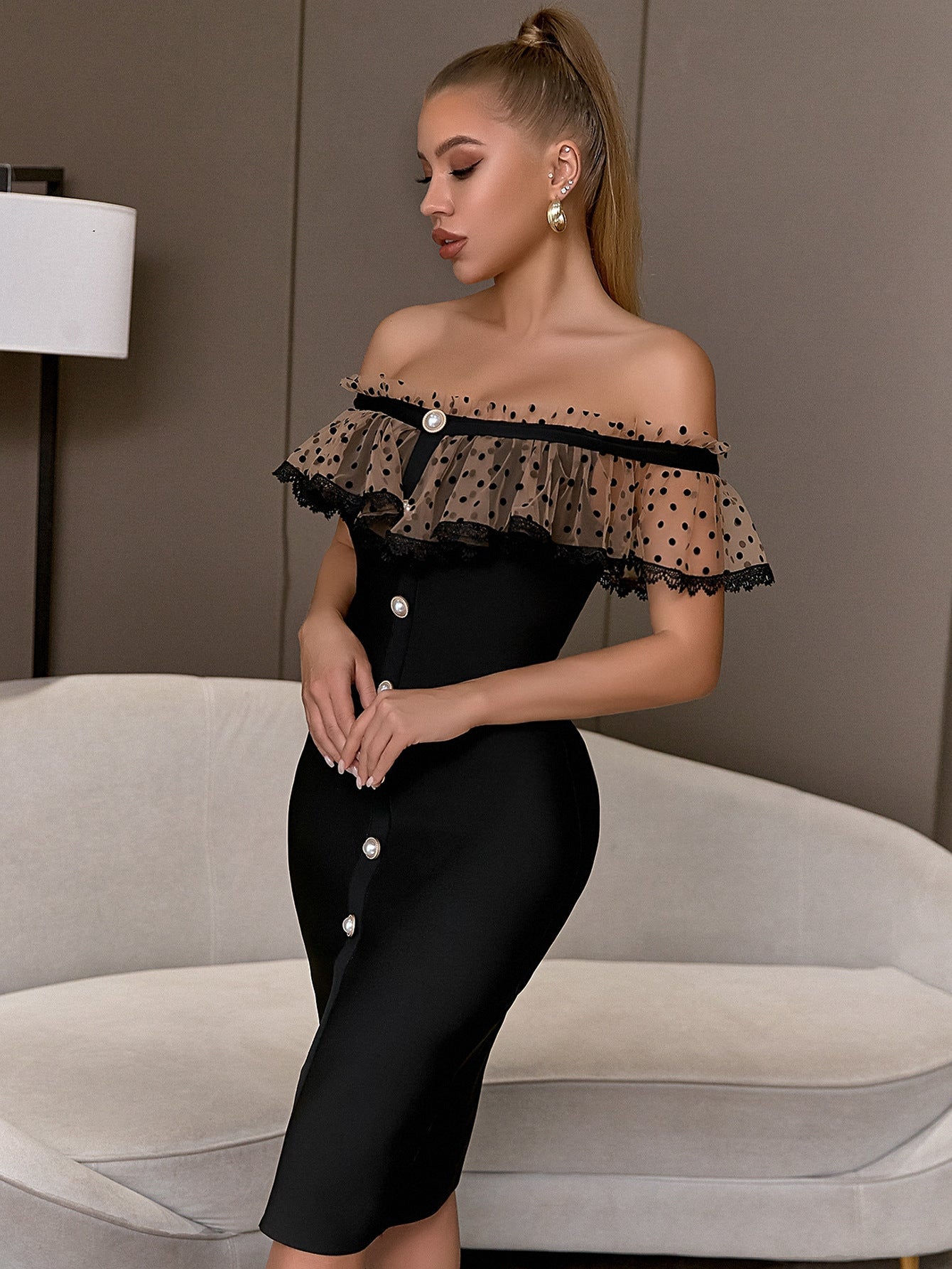Vestido de noche ajustado con encaje y vendaje