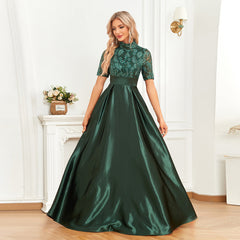 Vestido verde de cuello redondo y manga corta, corte A, para cóctel o noche.