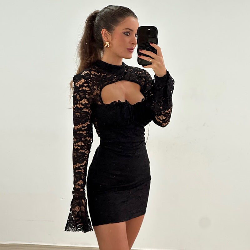 Vestido con costura de encaje, escote en el pecho, mangas acampanadas, cintura y cadera
