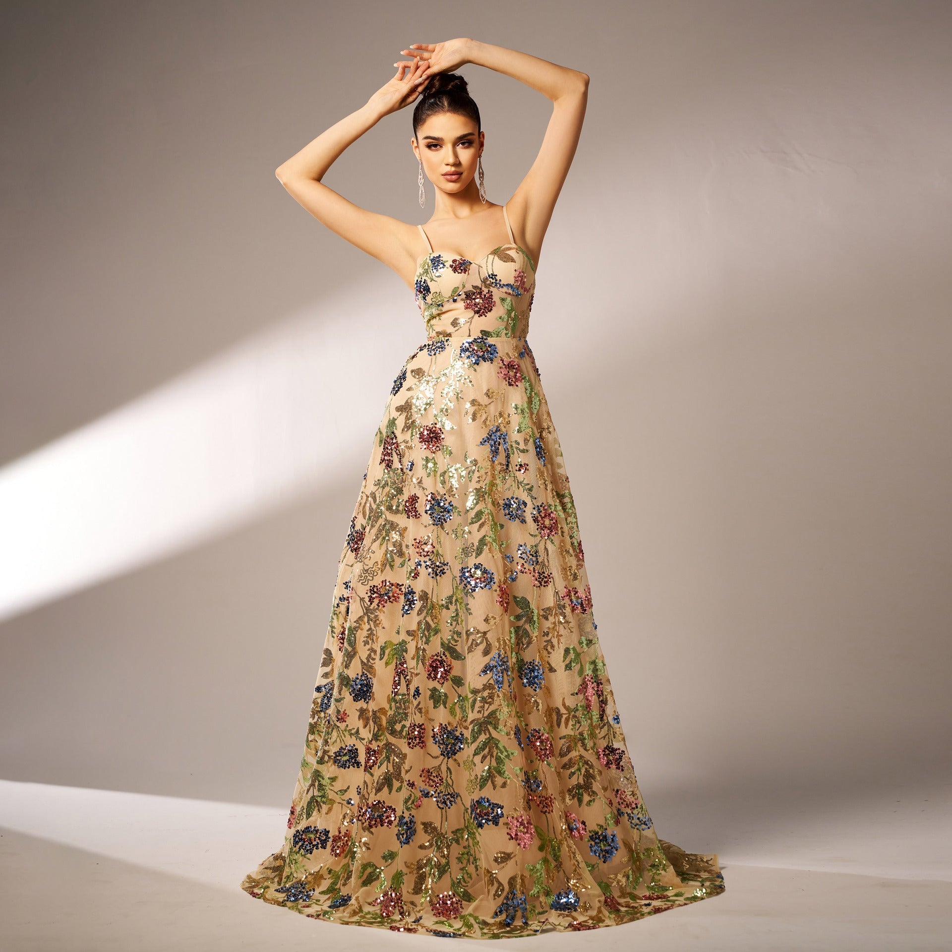 Elegante vestido de cóctel de alta clase, sin mangas, con cuello al descubierto y tirantes, con lentejuelas y vuelo grande para noche.