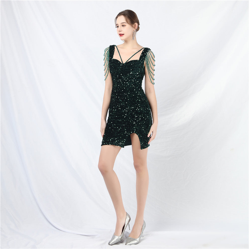 Vestido de noche corto de terciopelo hecho a mano con cuentas y lentejuelas de colores.