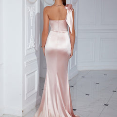 Vestido de noche largo de un hombro sin espalda con abertura en color liso con lazo y parte superior de tubo sexy