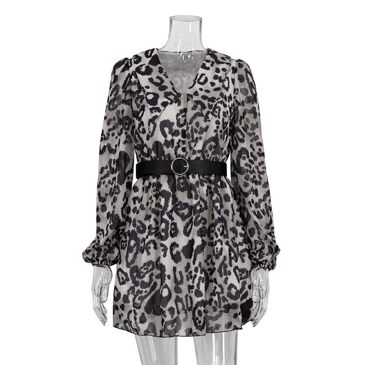 Vestido de gasa francesa con cuello de muñeca y manga larga con estampado de leopardo