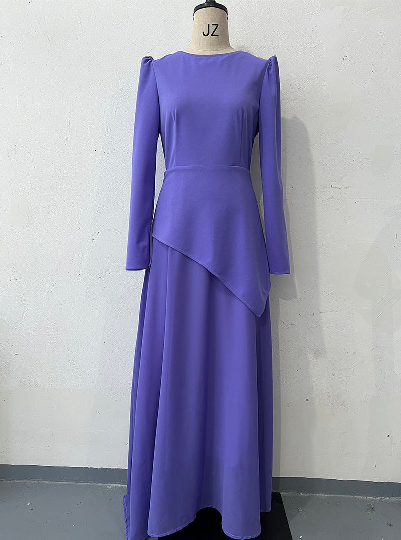 Vestido ajustado con cuello redondo, manga larga y pliegues biselados