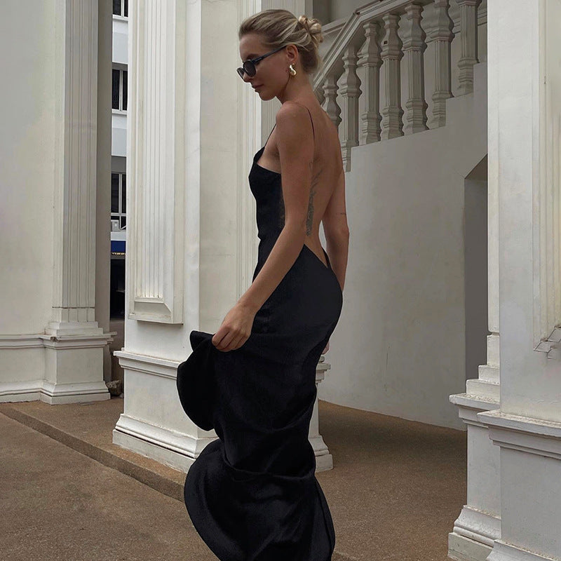 Vestido básico de alta sociedad con escote en V y espalda descubierta