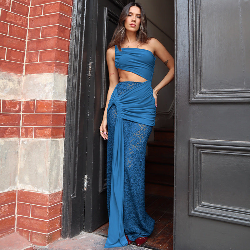 Vestido de tirantes de encaje con aberturas y cintura media