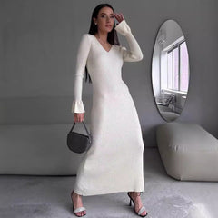 Vestido largo de lana de canalé de color liso con cuello en V y manga larga de punto ajustado