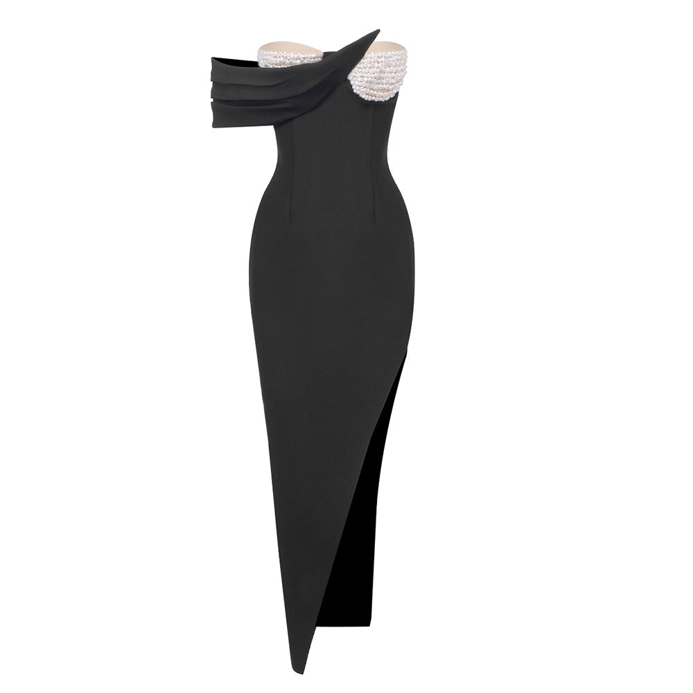 Vestido con copa en el pecho y perla barroca de forma especial