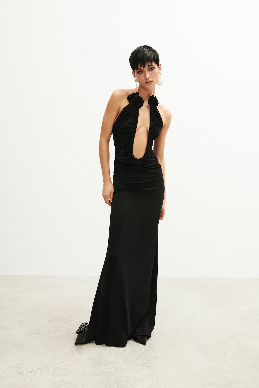 Vestido maxi ajustado sin tirantes con copas en el pecho y estampado floral