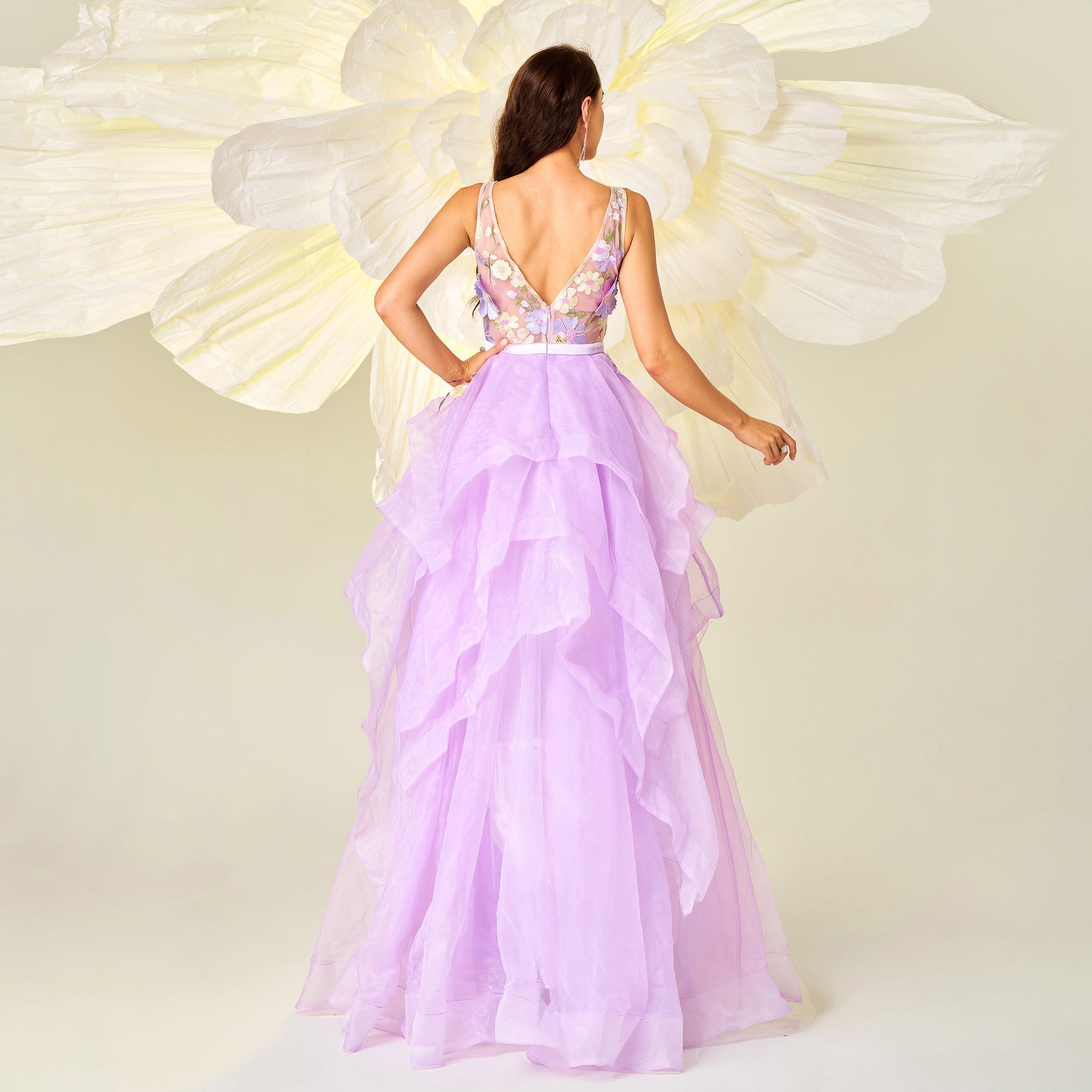 Vestido de noche de boda largo hasta el suelo con escote en V sin mangas y corte en A