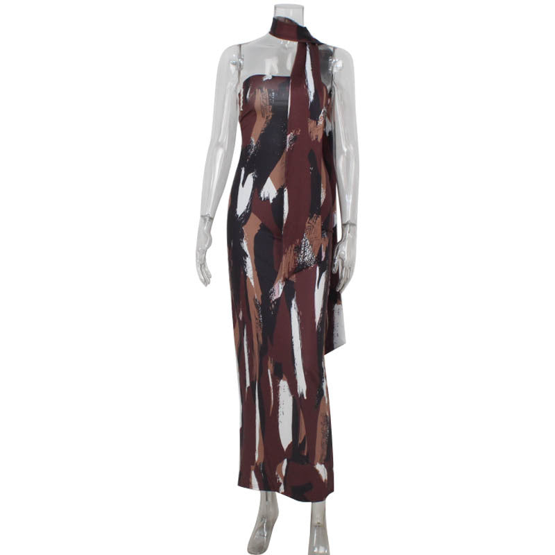 Vestido tubo elegante con espalda descubierta y estampado de figura. Vestido largo ajustado y elegante.