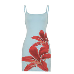 Vestido tubo con estampado floral, corte entallado y tirantes finos en contraste de color