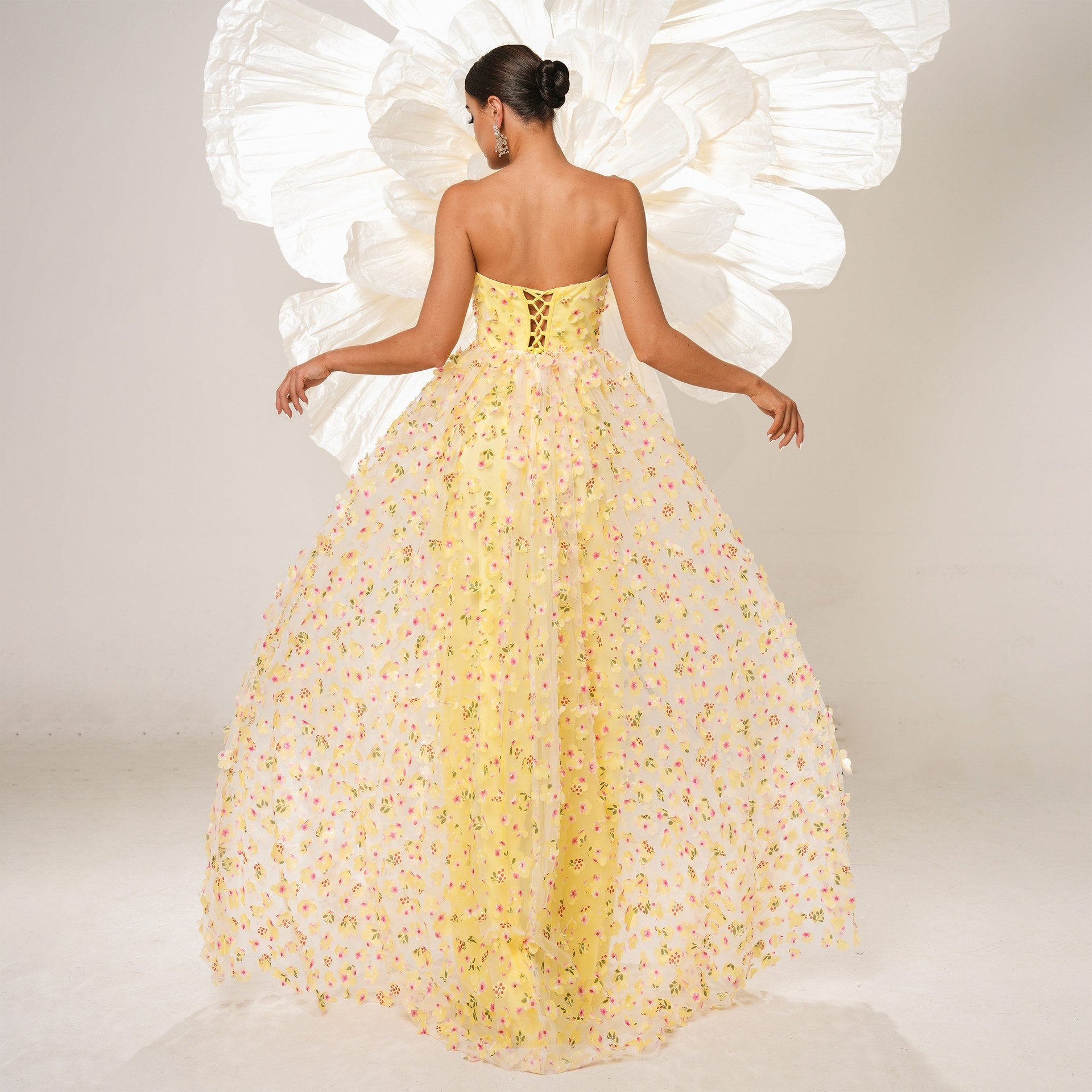 Vestido de cóctel largo de noche, elegante, sin mangas, con escote descubierto, de alta gama, para dama de honor, de malla, con vuelo grande