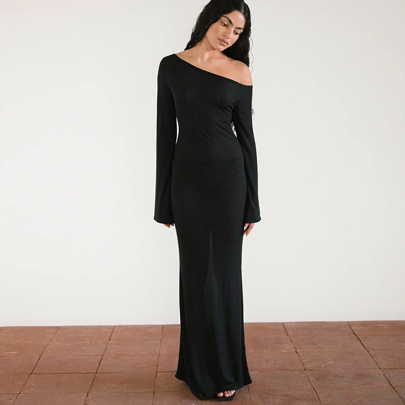 Elegantes, einfarbiges Abendkleid mit schräger Schulterpartie, langen Ärmeln