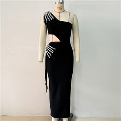 Vestido de fiesta elegante con escote halter, abertura y un hombro, con diamantes