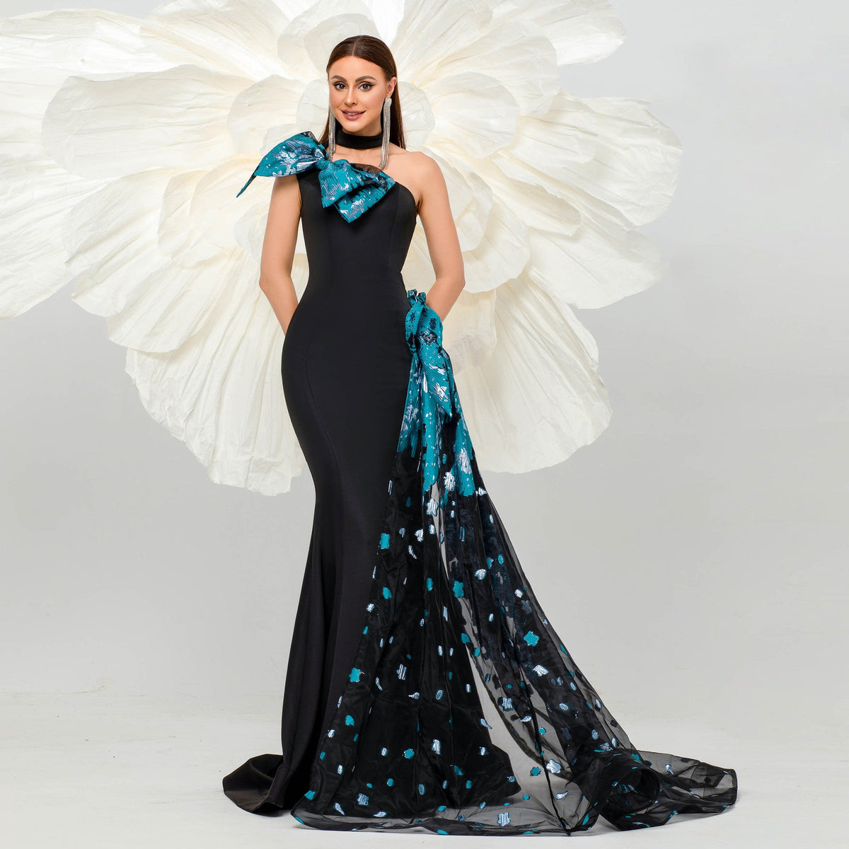 Vestido de noche elegante de alta gama sin mangas con un hombro al descubierto y cuello en diagonal para cóctel y dama de honor