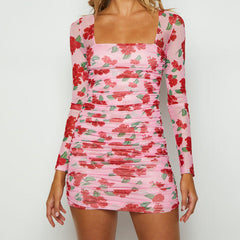 Vestido estampado con cuello cuadrado, manga larga, cintura y volantes en la cadera