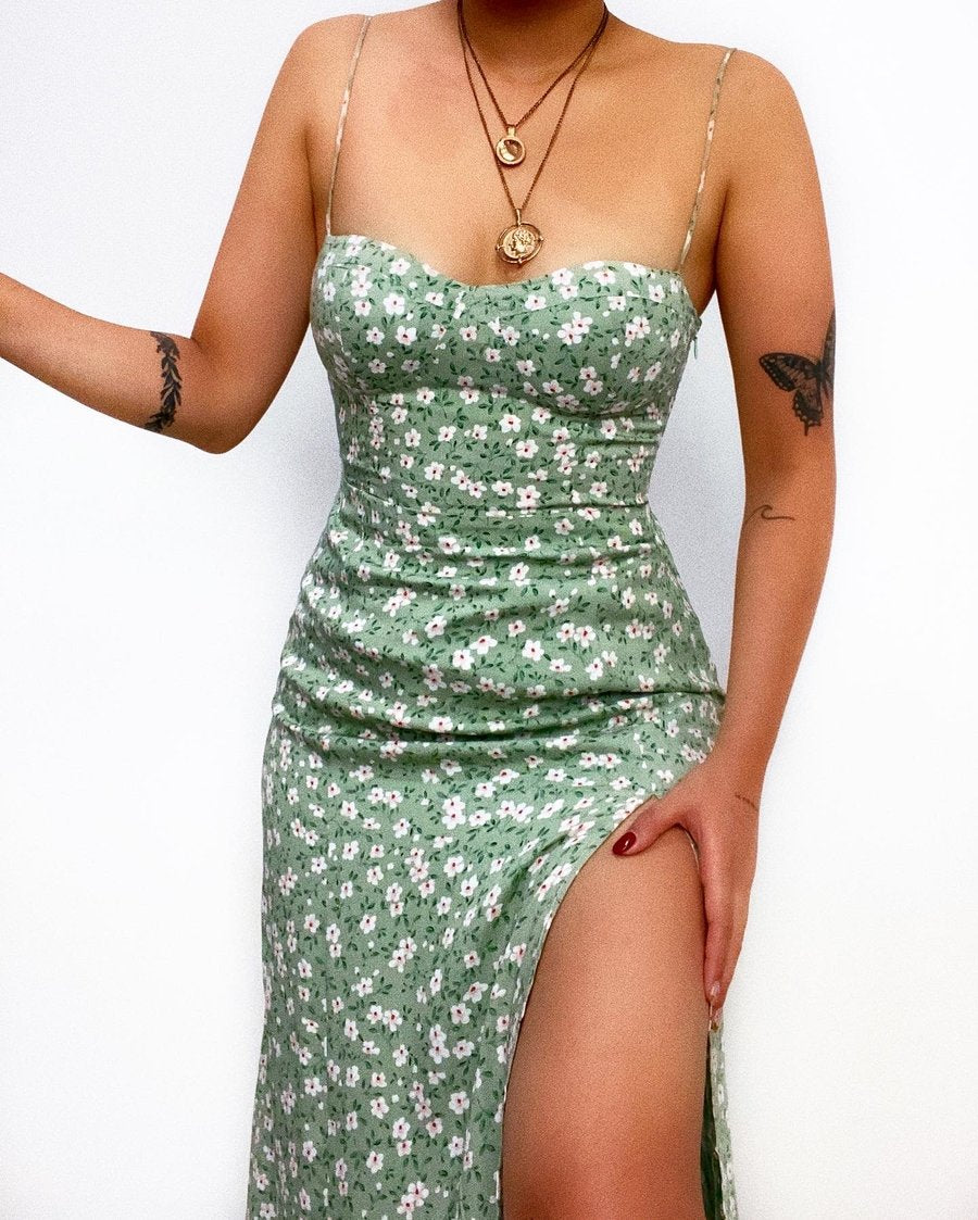 Vestido ajustado con encaje y estampado floral