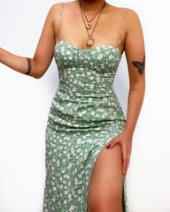 Vestido ajustado con encaje y estampado floral