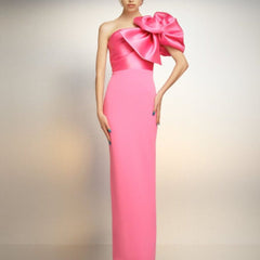 Vestido largo rosa con vendaje