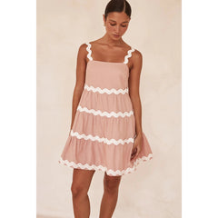 Vestido corto suelto, dulce y fresco con costuras de encaje