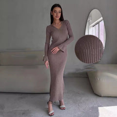 Vestido largo de lana de canalé de color liso con cuello en V y manga larga de punto ajustado