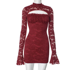 Vestido con costura de encaje, escote en el pecho, mangas acampanadas, cintura y cadera