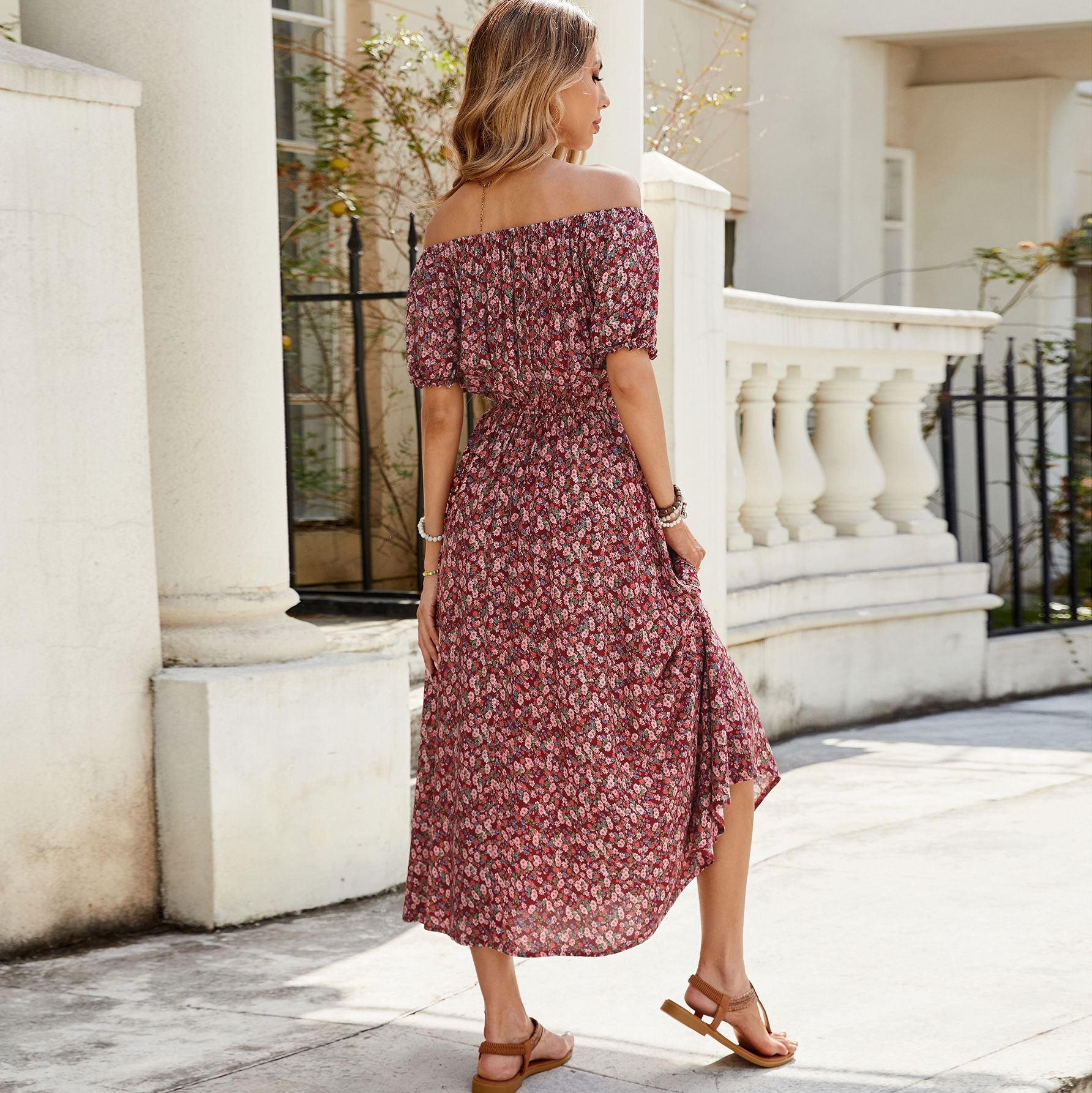 Vestido retro vacacional de manga corta con hombros descubiertos y estampado floral