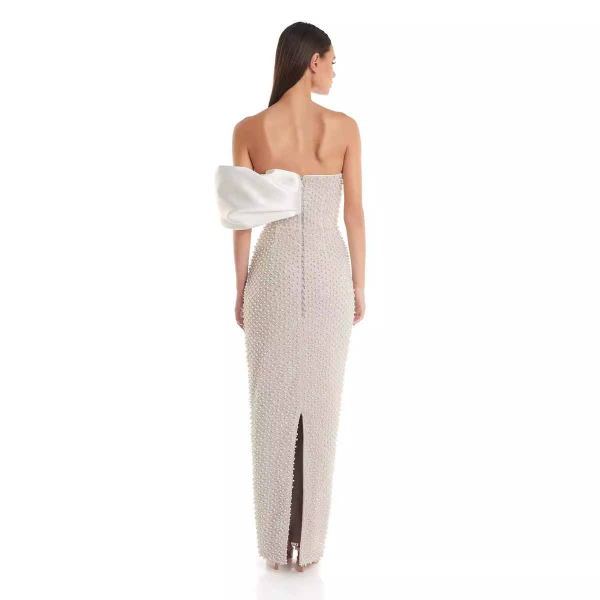 Vestido tubo con decoración de perlas para socialité