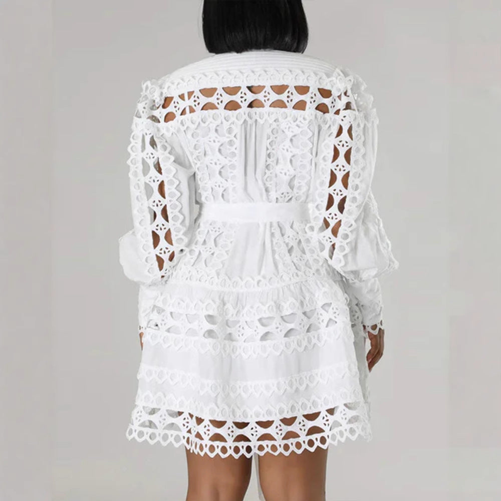 Vestido camisero largo con aberturas y costuras de encaje