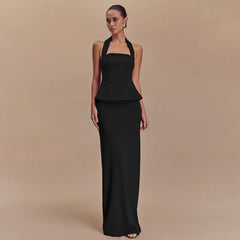 Conjunto de dos piezas de vestido largo ajustado con espalda descubierta y top halter de color liso