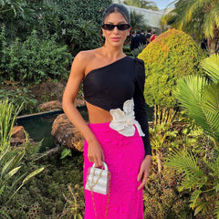 Vestido Bandage de un hombro con estampado floral, cuentas y color rojo rosa a juego, manga larga, color negro