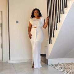 Vestido sin mangas con abertura en los hombros, plisado y elástico en la cadera