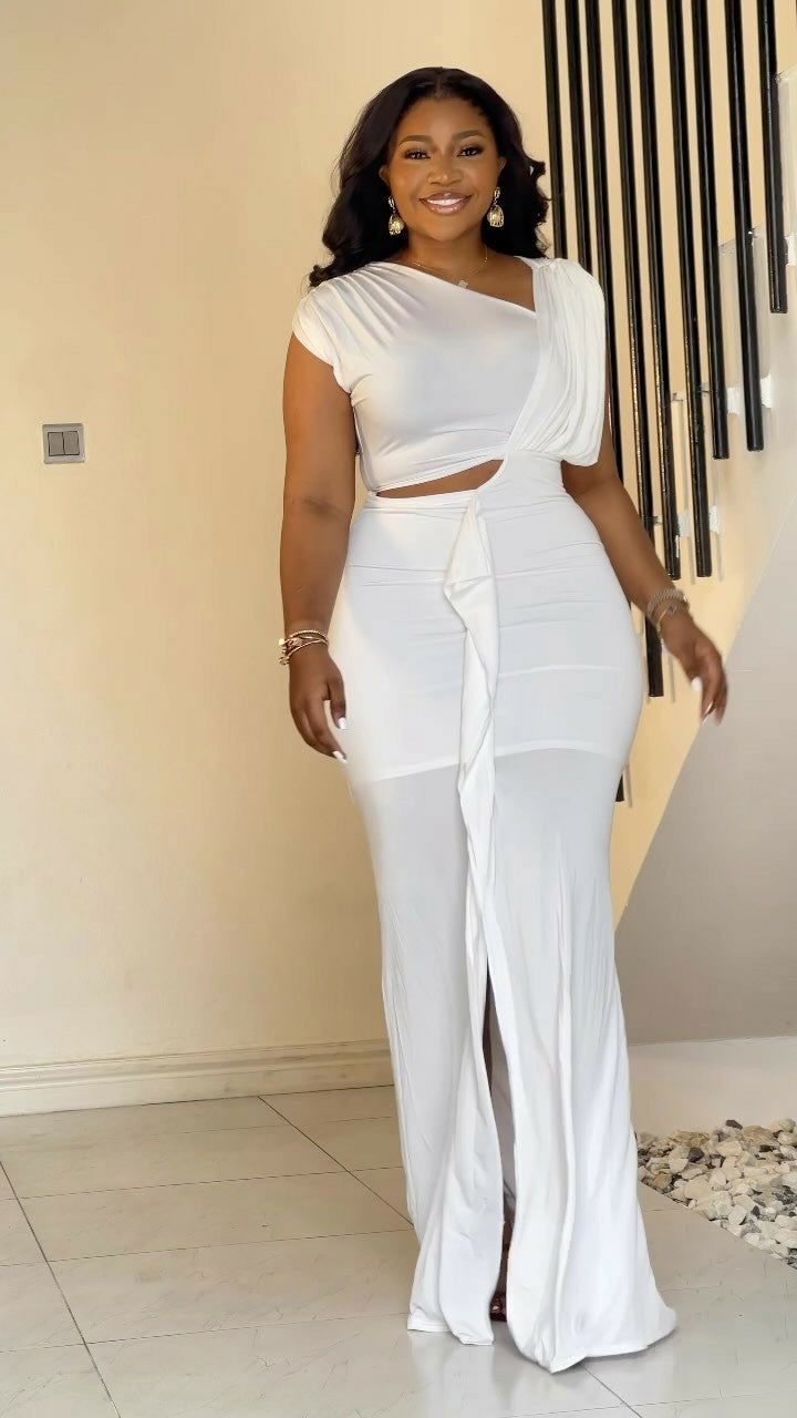 Vestido sin mangas con abertura en los hombros, plisado y elástico en la cadera