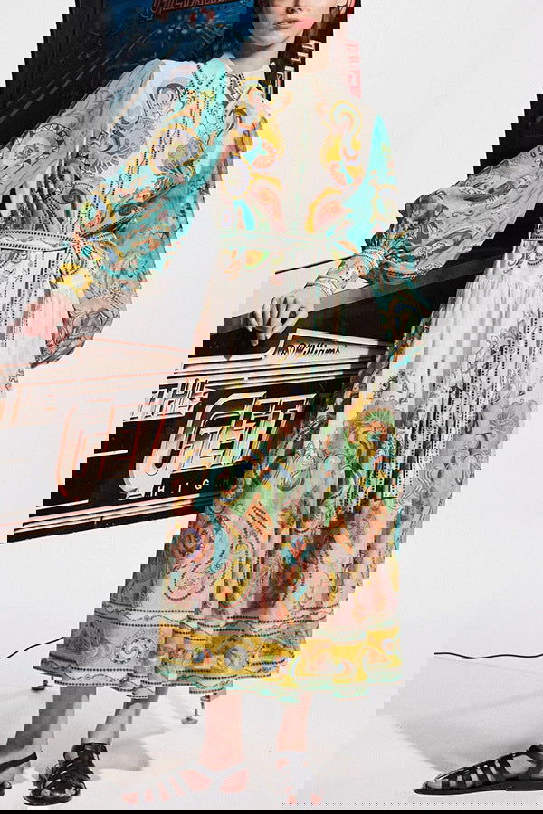 Vestido amplio con estampado de manga larga abullonada y cordones