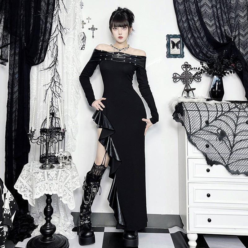 Vestido punk oscuro con hombros descubiertos y corte entallado