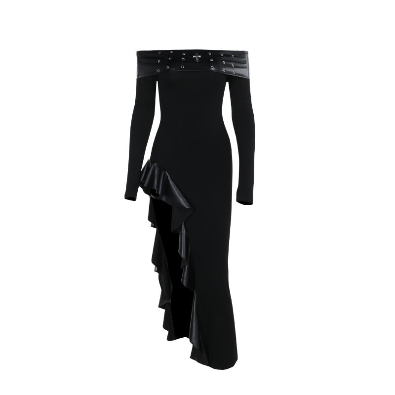 Vestido punk oscuro con hombros descubiertos y corte entallado