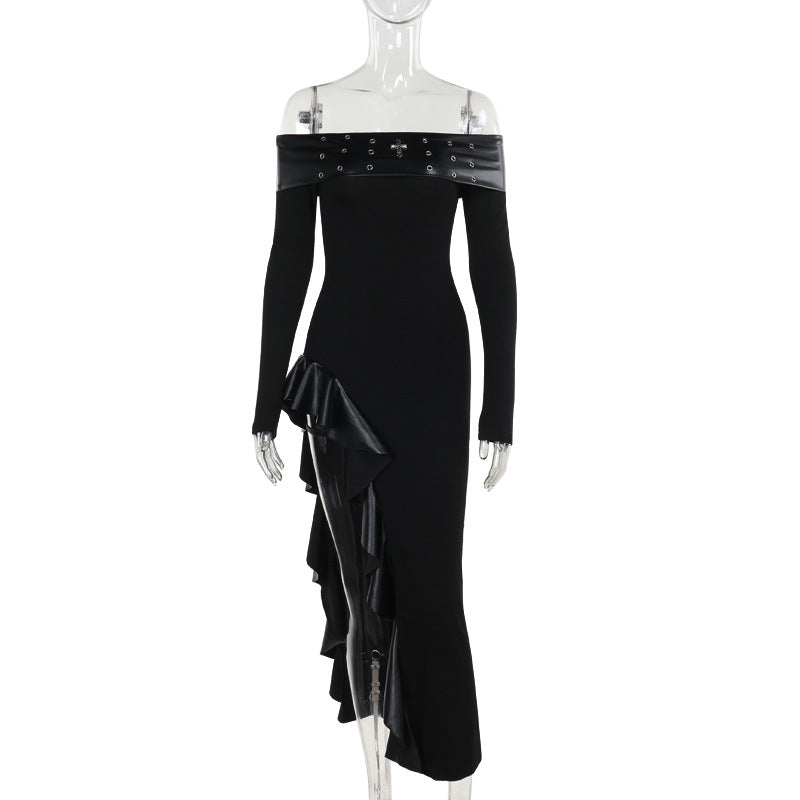Vestido punk oscuro con hombros descubiertos y corte entallado