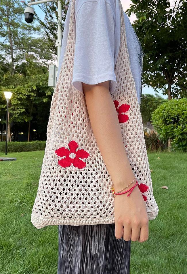 Öko-Schultertasche mit Blumen-Ausschnitt