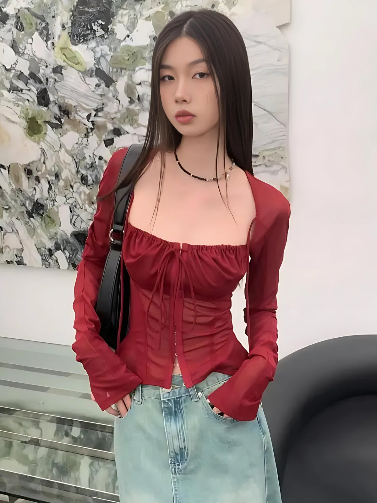 Top fruncido con encaje transparente