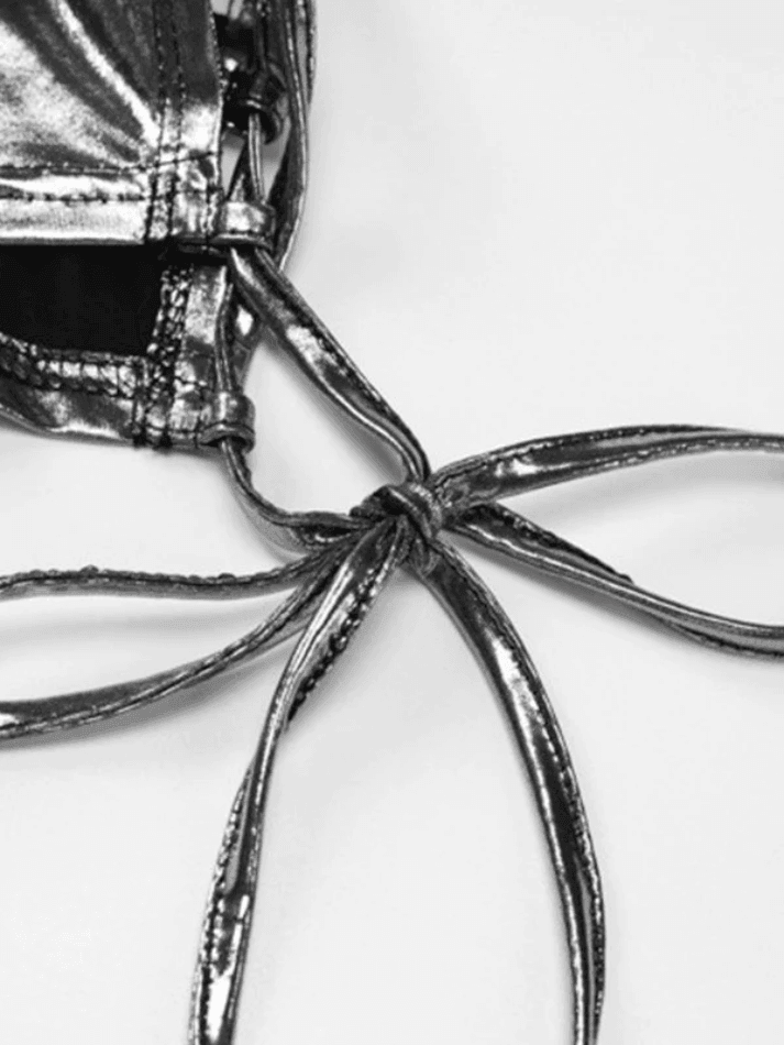 Kurzes Tanktop in Metallic-Optik mit seitlicher Schnürung