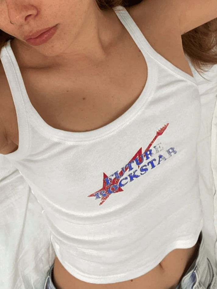 Camiseta sin mangas ajustada con letras y estampado de estrellas
