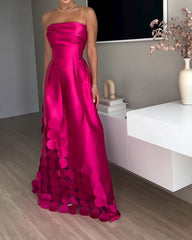 Vestido de noche de satén con escote tubo y cintura alta con costuras redondas
