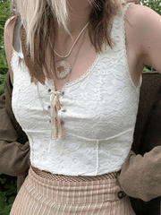 Kurzes Tanktop aus Spitze zum Binden vorne