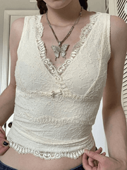 Kurzes Tanktop mit V-Ausschnitt und Spitze