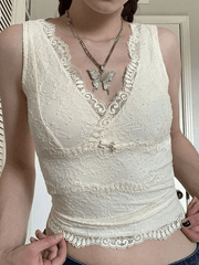 Kurzes Tanktop mit V-Ausschnitt und Spitze